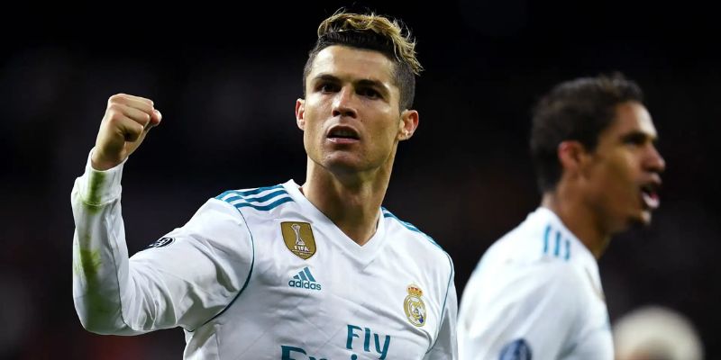 Đỉnh cao sự nghiệp của Ronaldo gắn với màu áo Real Madrid
